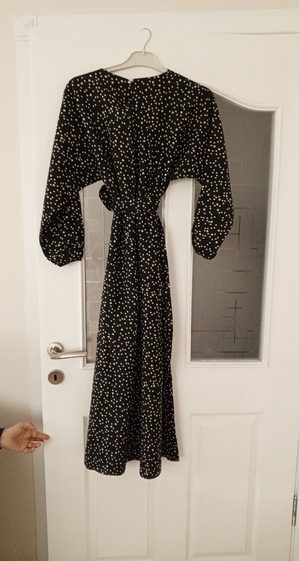 Düğmeli Siyah Desenli Uzun Elbise - Görsel 4