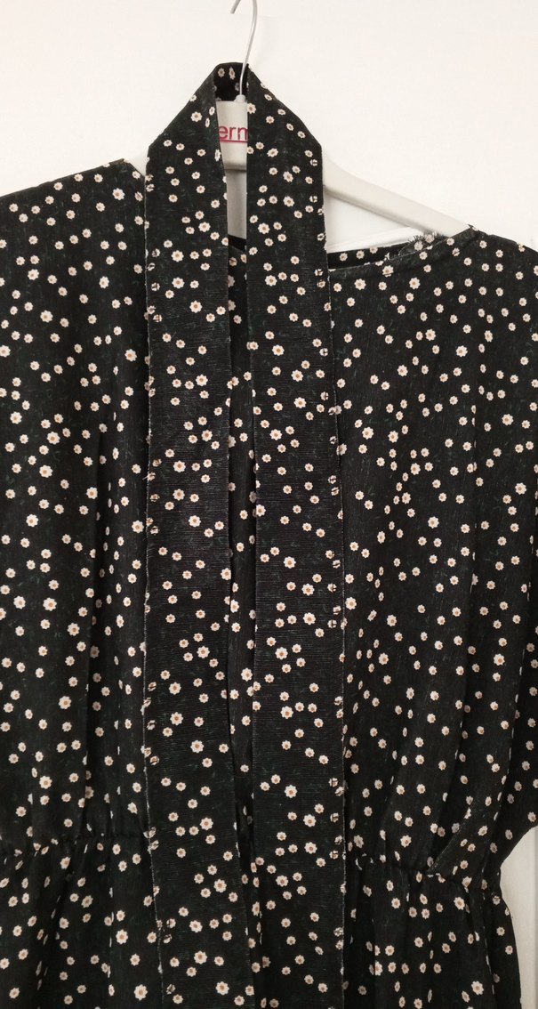 Düğmeli Siyah Desenli Uzun Elbise - Görsel 2