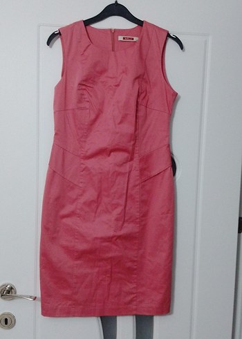 Pembe V Yaka Kemerli Midi Kalem Elbise