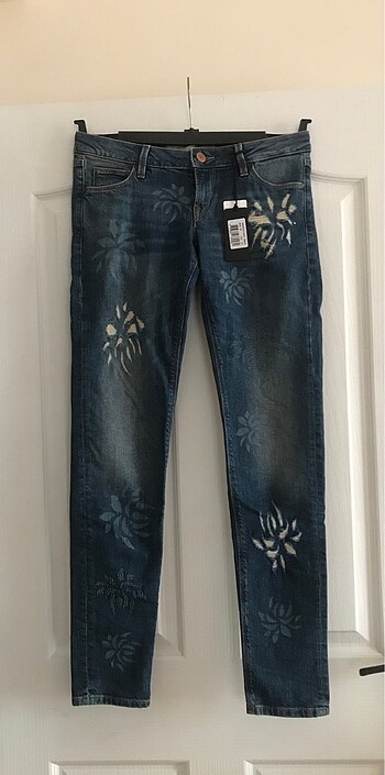 Yeni Etiketli Jean Pantolon