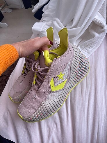 37,5 Beden Converse Ayakkabı