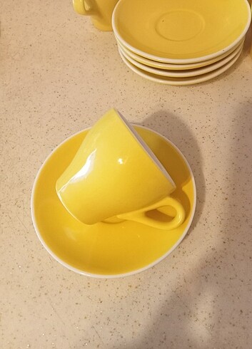 Beden sarı Renk Nescafe fincanı