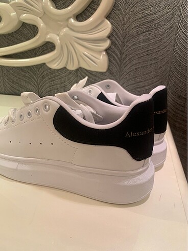 Alexander McQueen alexander mcqueen