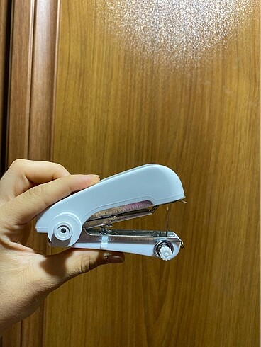 Taşınabilir mini el dikiş makinası