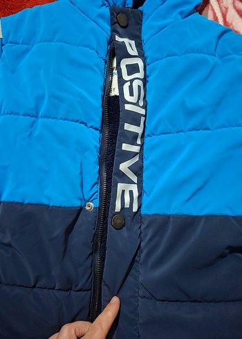 Renkli Desenli Mavi Erkek Çocuk Mont - Görsel 4