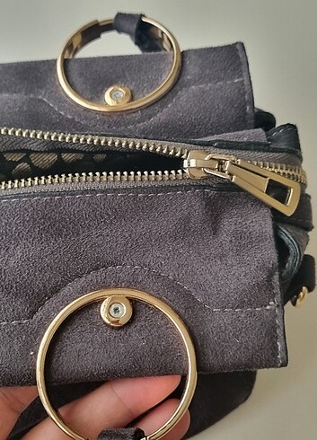 Beden Kol çantası ve yandan çapraz kullanılan çanta
