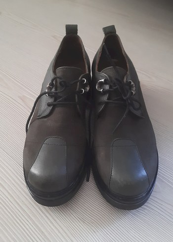 Haki Bağcıklı Kadın Klasik Ayakkabı
