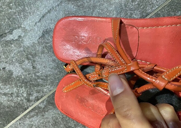 36,5 Beden turuncu Renk Orijinal prada mercan sandalet