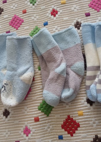 Çocuklar için renkli nakışlı çoraplar - Görsel 2