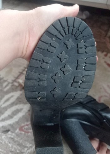 Siyah Deri Tokalı Yüksek Topuklu Kadın Bot - Görsel 3