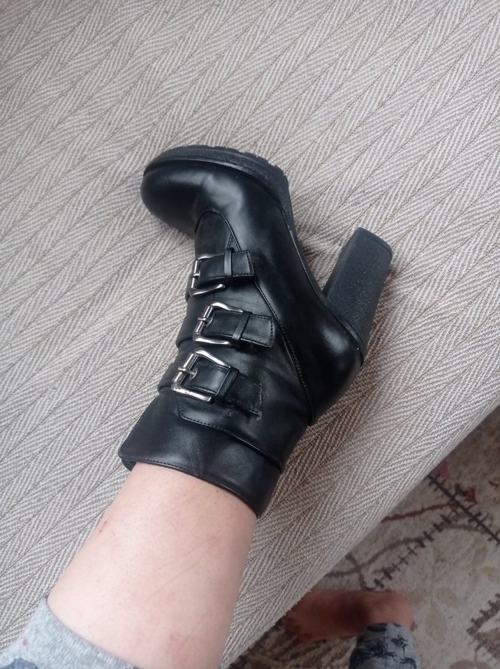 Siyah Deri Tokalı Yüksek Topuklu Kadın Bot - Görsel 2