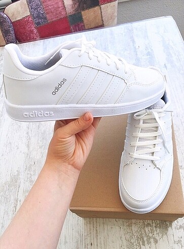 Adidas beyaz spor ayakkabı