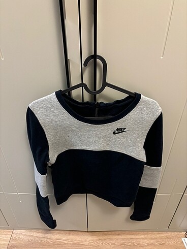 Nike sweatshirt