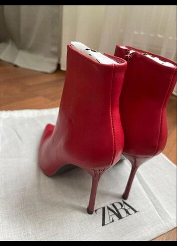 Zara Zara Kırmızı Topuklu Deri Bot