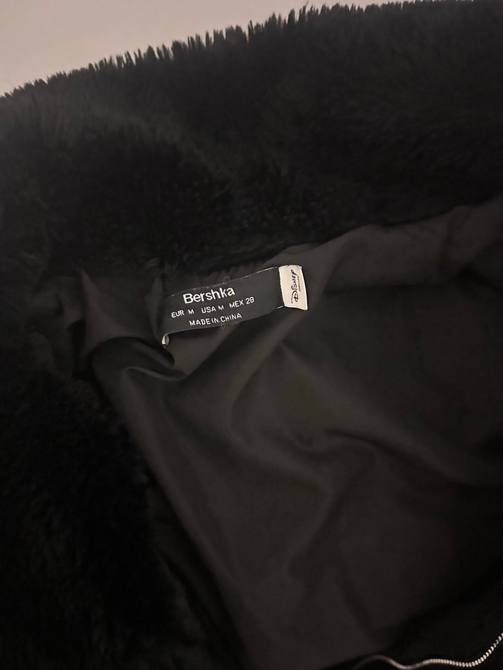 Siyah Kürk Detaylı Midi Boy Kadın Mont - Görsel 3