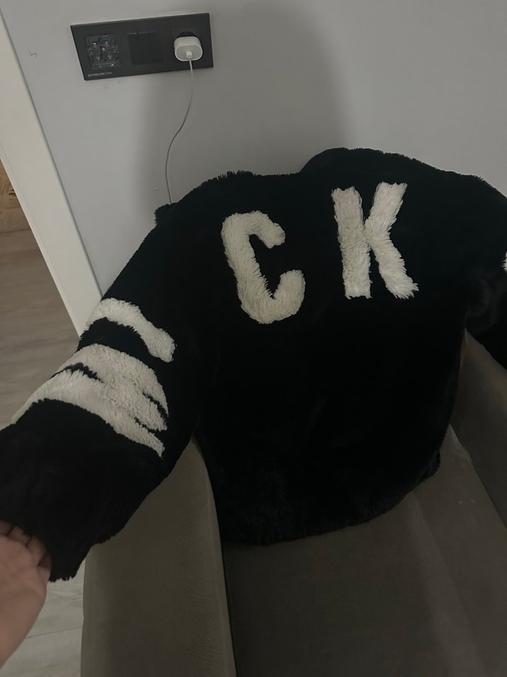 Siyah Kürk Detaylı Midi Boy Kadın Mont - Görsel 4