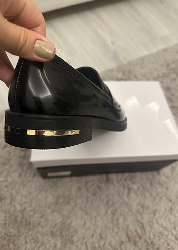 Düğmeli Siyah Parlak Kadın Loafer - Görsel 3