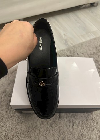 Düğmeli Siyah Parlak Kadın Loafer - Görsel 4