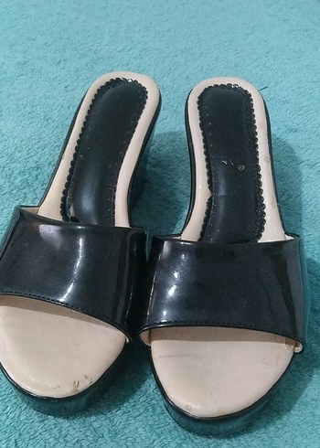 Kadın Parlak Siyah Dolgu Topuklu Terlik - Görsel 2