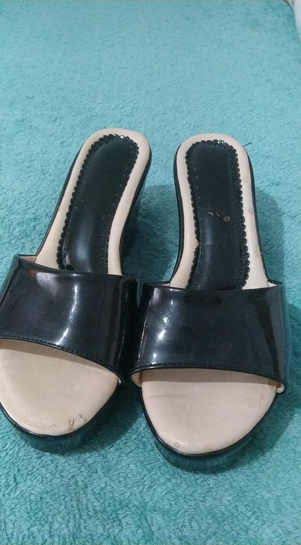 Kadın Parlak Siyah Dolgu Topuklu Terlik - Görsel 2