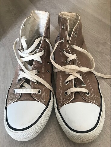 Kahverengi converse