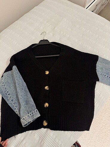 Diğer Kolları denim detaylı hırka