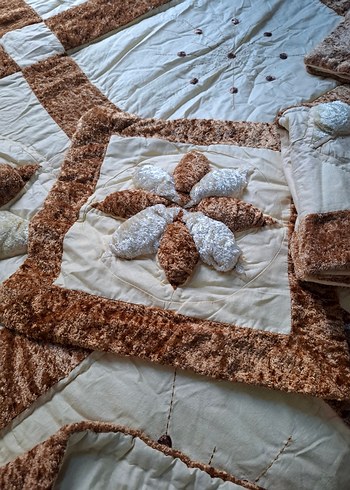 Kahverengi İşlemeli Yatak Örtüsü - Görsel 5