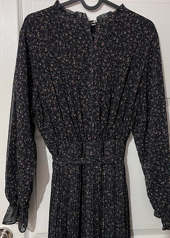 Siyah Uzun Piliseli Çiçekli Kadın Elbise - Görsel 3