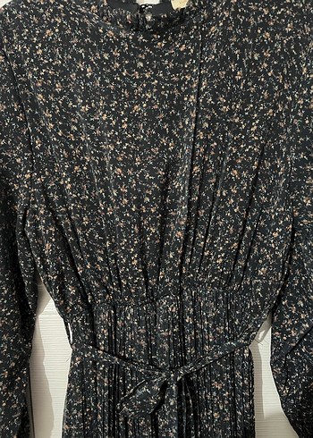Siyah Uzun Piliseli Çiçekli Kadın Elbise - Görsel 2