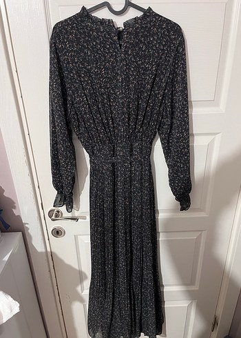 Siyah Uzun Piliseli Çiçekli Kadın Elbise - Görsel 4