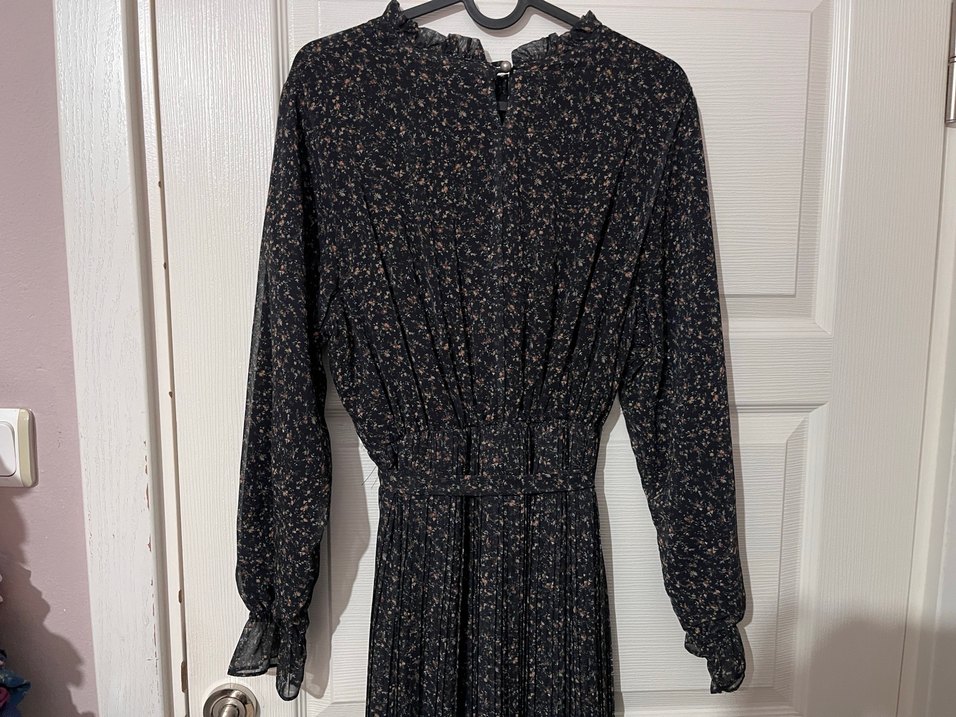 Siyah Uzun Piliseli Çiçekli Kadın Elbise - Görsel 3