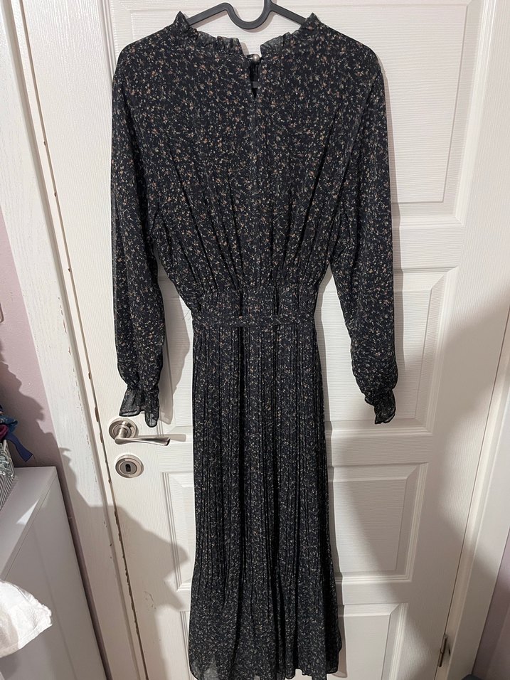 Siyah Uzun Piliseli Çiçekli Kadın Elbise - Görsel 4