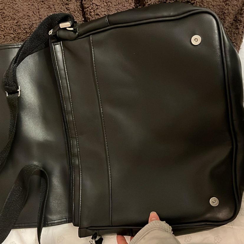 Siyah Deri Postacı Çantası - Görsel 3