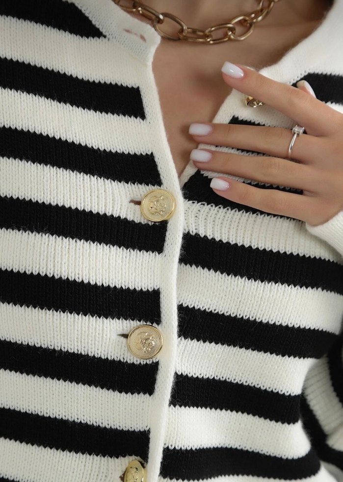 Düğmeli Zebra Desenli Kısa Beyaz Kadın Hırka - Görsel 4