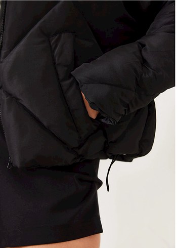 Siyah Dik Yaka Kadın Mont - Görsel 6