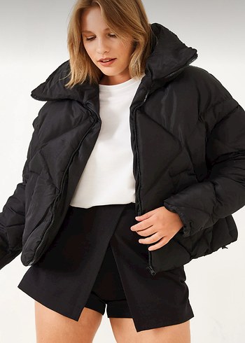 Siyah Dik Yaka Kadın Mont - Görsel 3