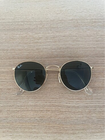 Ray-Ban güneş gözlüğü