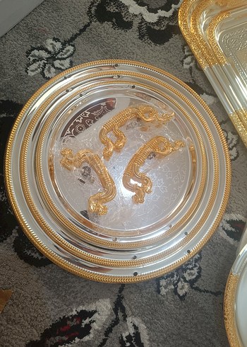 Altın Renkli Parlak Tepsi Seti