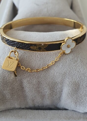  Beden Louis Vuitton Çelik Bileklik 