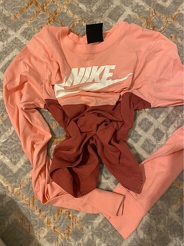 Nike uzun kollu body