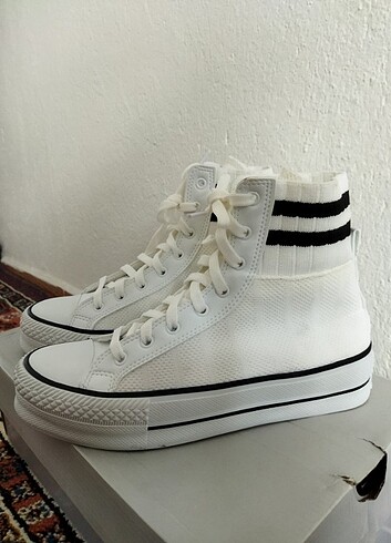 Beyaz Converse Ayakkabı 