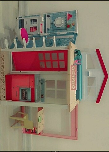 BARBİE PORTATİF EV