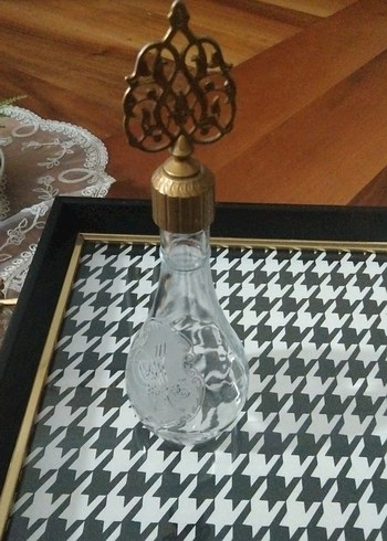 Dekoratif Altın Kapaklı Kadın Parfüm Şişesi - Görsel 3