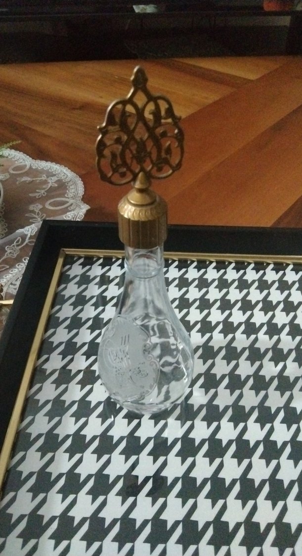 Dekoratif Altın Kapaklı Kadın Parfüm Şişesi - Görsel 3