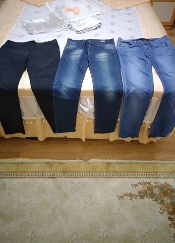 12-13 Yaş Beden çeşitli Renk koyu mavi ve açık mavi kot siyahı kumaş pantolon tanesi 15 tl y