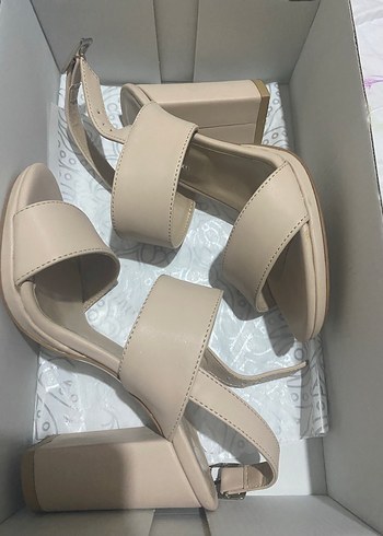 Zara Bej Tokalı Kalın Topuklu Kadın Ayakkabı 33 no fitbas