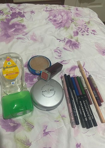 Makyaj Ürünleri Seti - Pastel Mor Tonlar