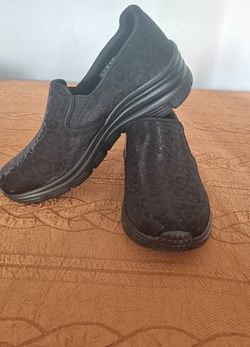 38 Beden Orjinal skechers spor ayakkabı