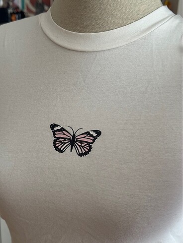 s Beden Beyaz kelebekli tshirt