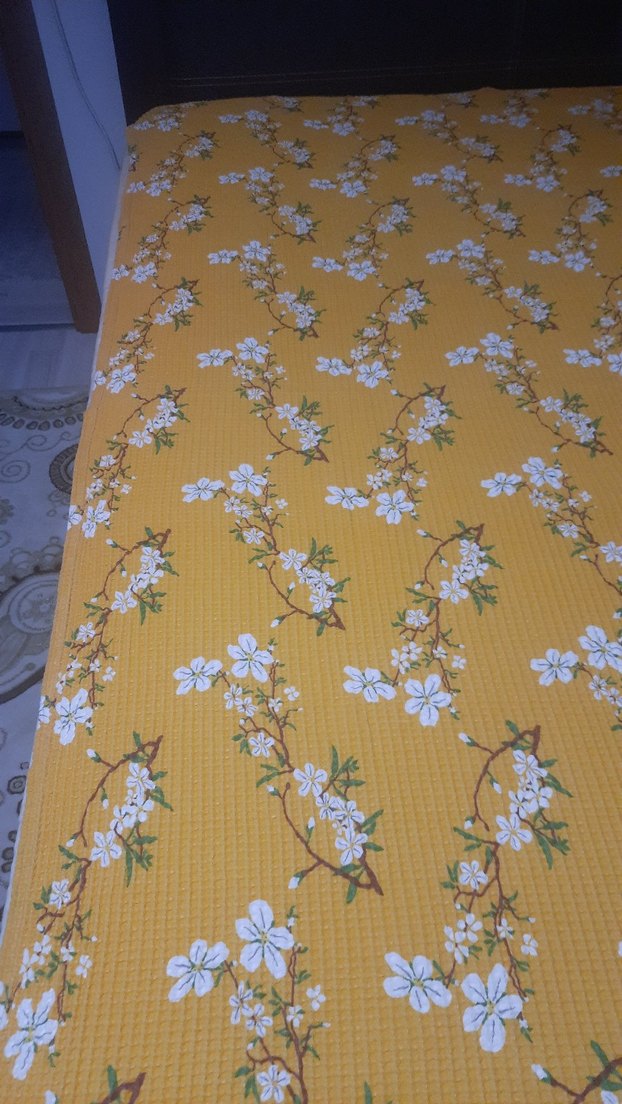 Sarı Baskılı Tek Kişilik Yatak Örtüsü - Görsel 2